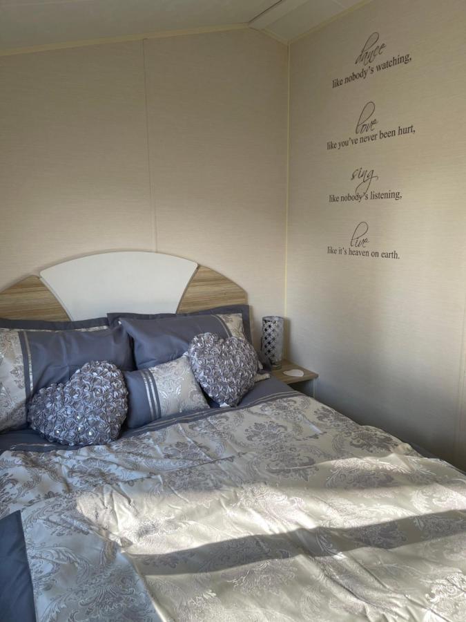 Holiday Home Breaks At Tattershall Lakes Coningsby Exterior photo